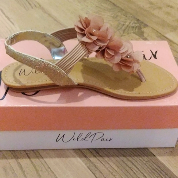 NIB Wild Pair Dusty Rose Floral Sandals - Picture 5 of 12